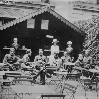 Il centro dell’YMCA a Parigi in cui lavora come volontaria Eleanor B. Roosevelt. Il centro dell’YMCA a Parigi in cui lavora come volontaria Eleanor B. Roosevelt.