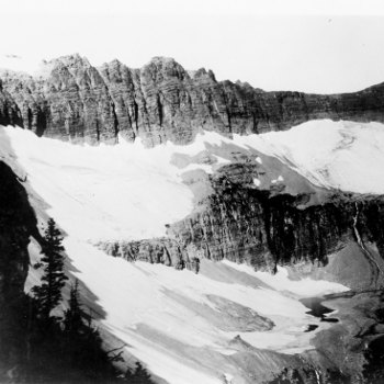 Sul suolo del Montana, a nordovest, dove le cime delle “Rockies” sono più maestose, e in condivisione con il Canada, si trova il Glacier National Park. Sul suolo del Montana, a nordovest, dove le cime delle “Rockies” sono più maestose, e in condivisione con il Canada, si trova il Glacier National Park.